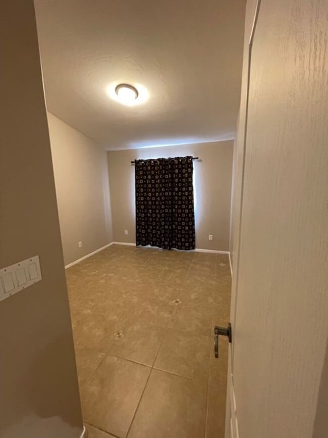 Building Photo - Available in JULY, Single story 3bd/ 2bath...