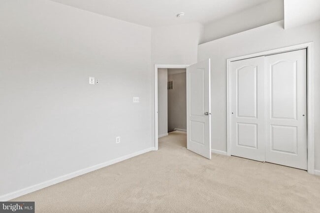 Building Photo - 43247 Loudoun Reserve Dr