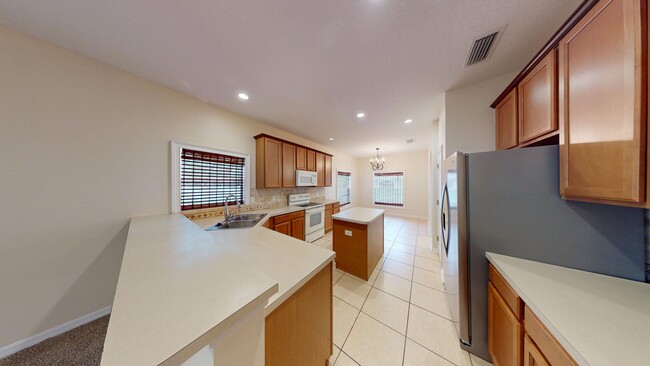 Building Photo - FABULOUS 4/2.5 HOME IN GATED CALABRIA COVE...