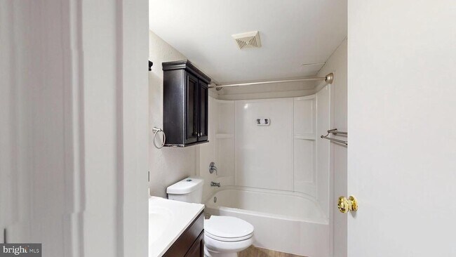 Building Photo - 72 Whethersfield Cir