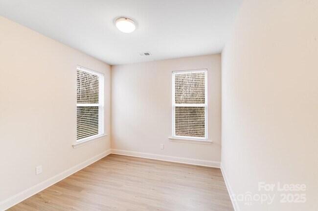 Building Photo - 645 Brookwood St