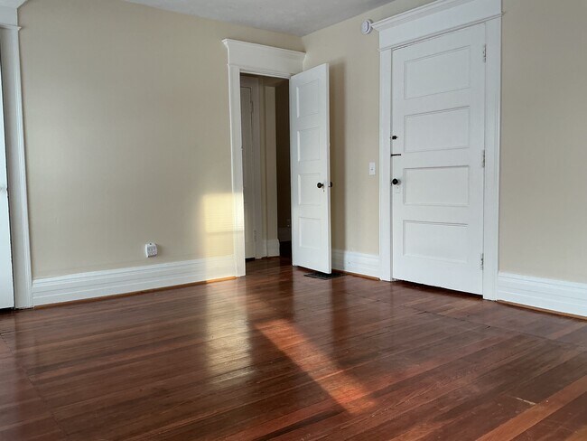 Building Photo - 30 Strathallen