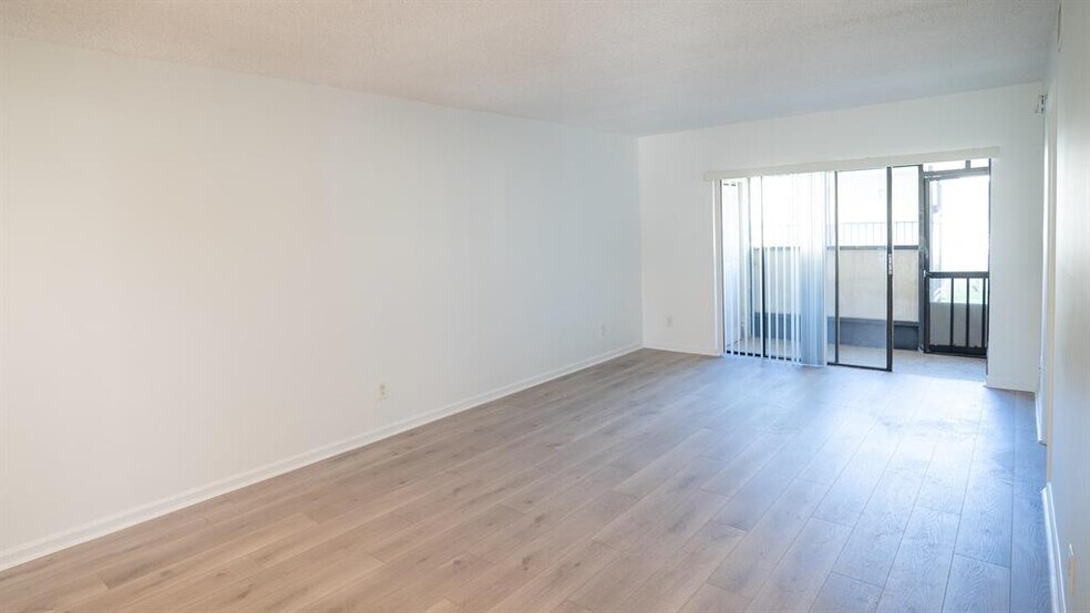 Building Photo - 136 NW 60th Ave