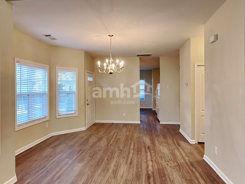 Building Photo - 2341 Suwanee Pointe Dr