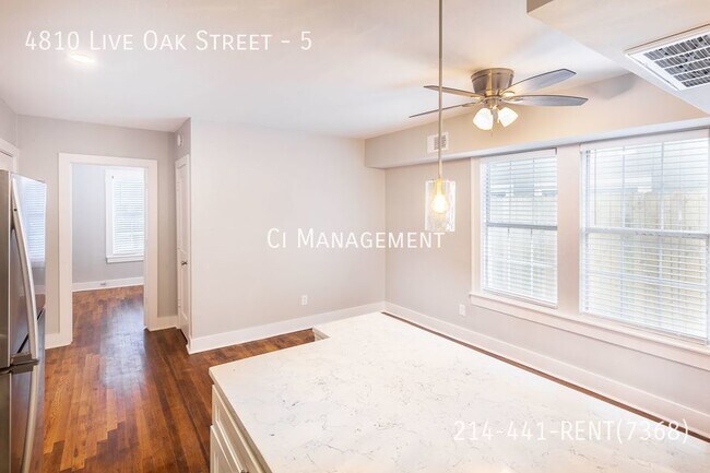 Building Photo - 4810 Live Oak St