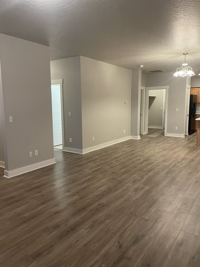 Building Photo - 447 N Baxter Way