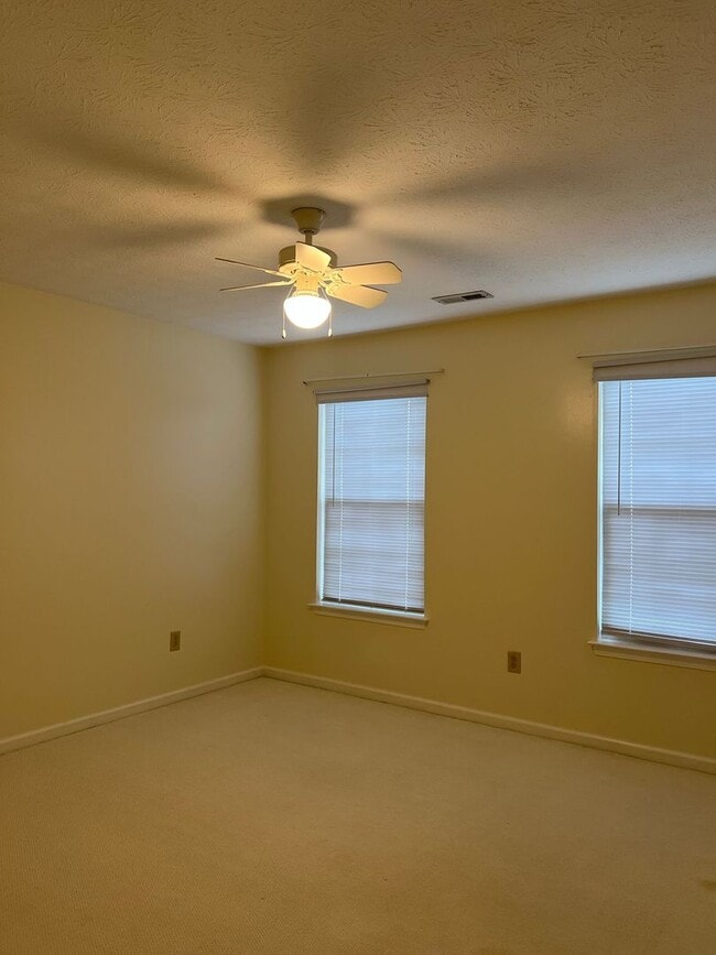 Building Photo - 110 Bugle Ct