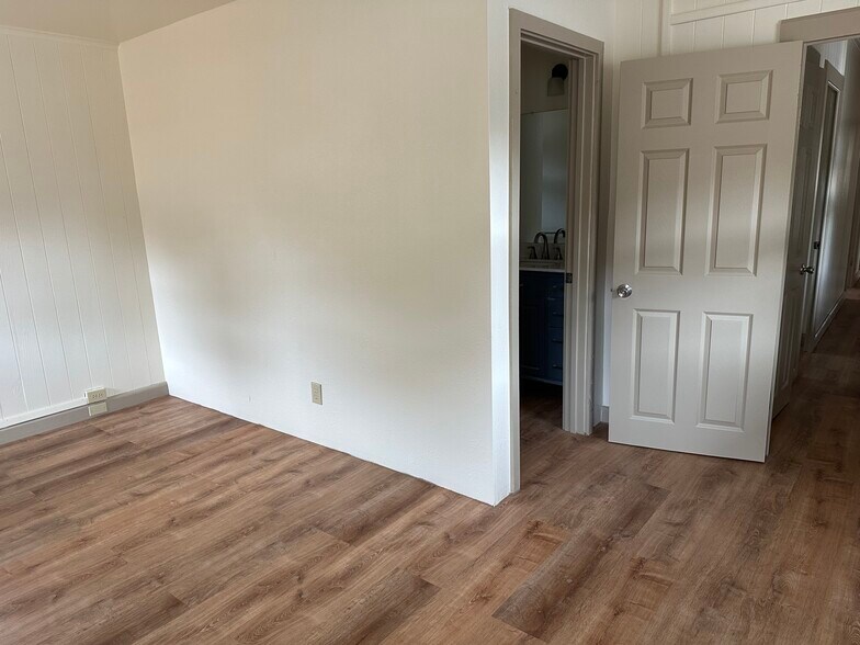 Building Photo - 233 Kanoa St