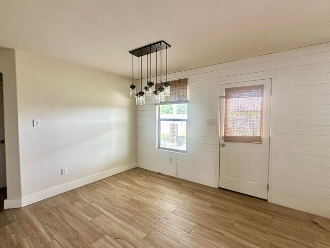 Building Photo - 3405 Cuatro Vientos Dr