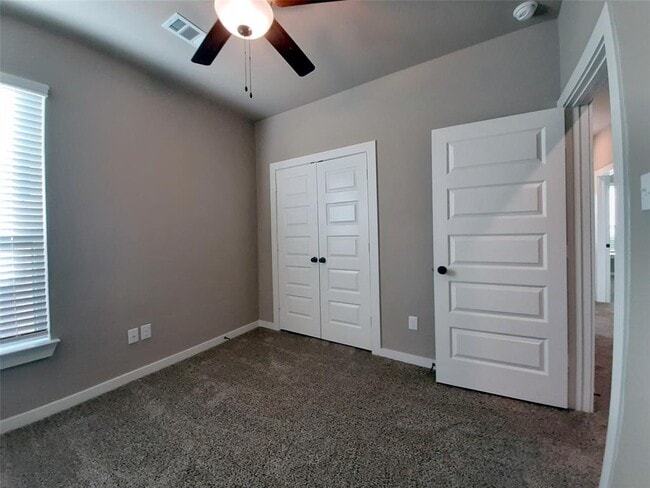 Building Photo - 9815 Grosbeak Ln