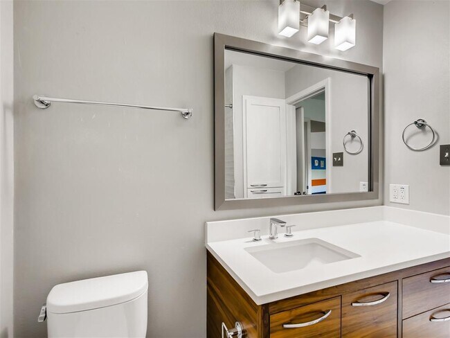 Building Photo - 2500 Candlewood Ct