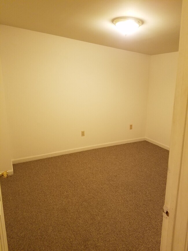 Apt D Bedroom - 82 E Main St