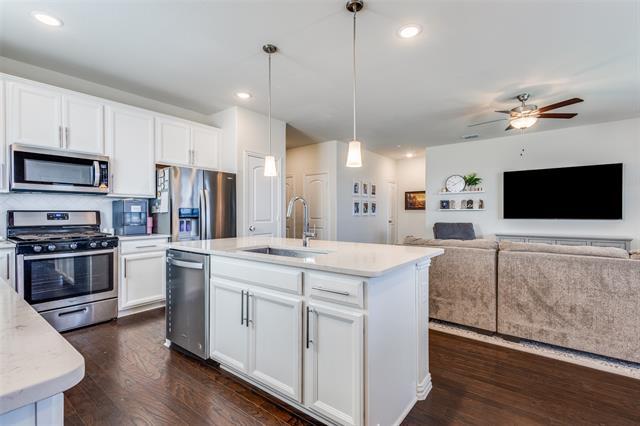 Building Photo - 811 Maverick St