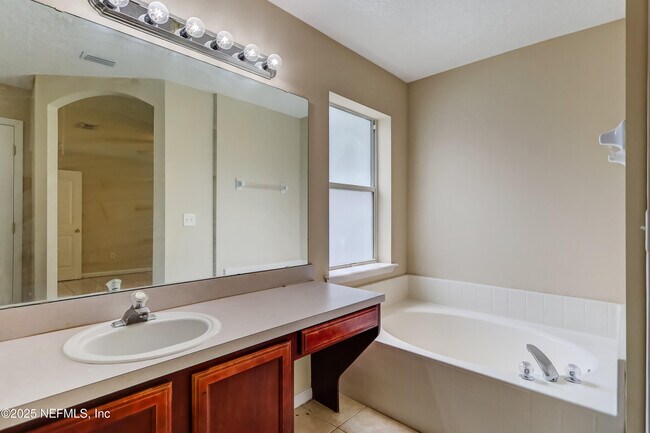 Building Photo - 9703 Cedar Ridge Dr W