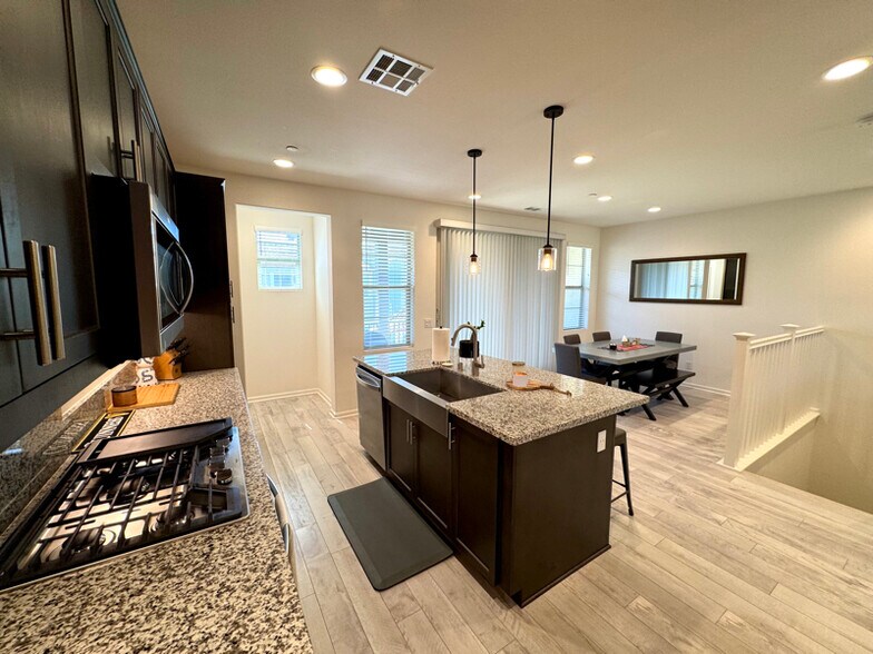 Building Photo - 34 Jaripol Cir