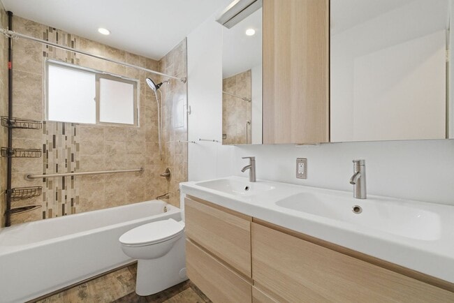 Building Photo - Spacious 5-Bedroom Home with Modern Updates and Natural Light