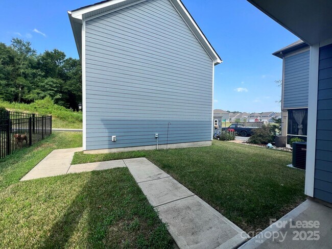 Building Photo - 15531 Laverack Ln