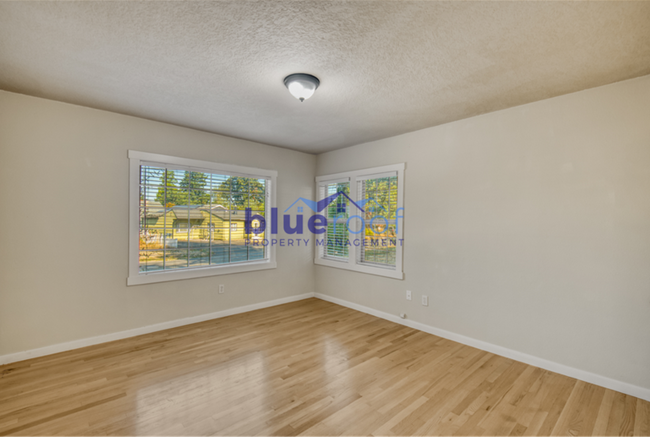 Building Photo - 10626 NE Knott St