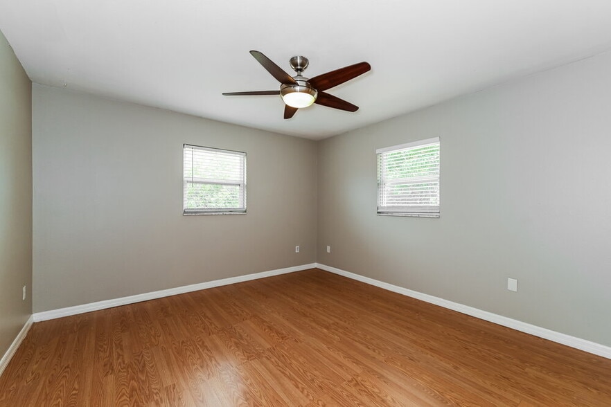 Building Photo - 5595 Sunrise Dr