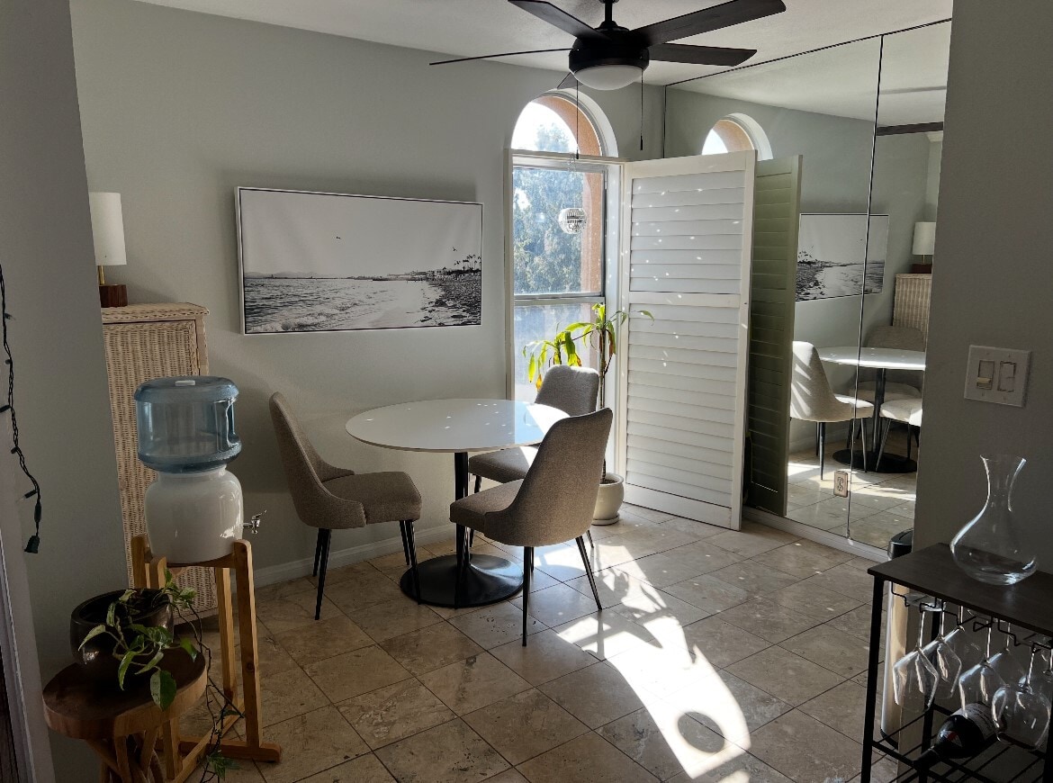 Dining Area - 5051 La Jolla Blvd