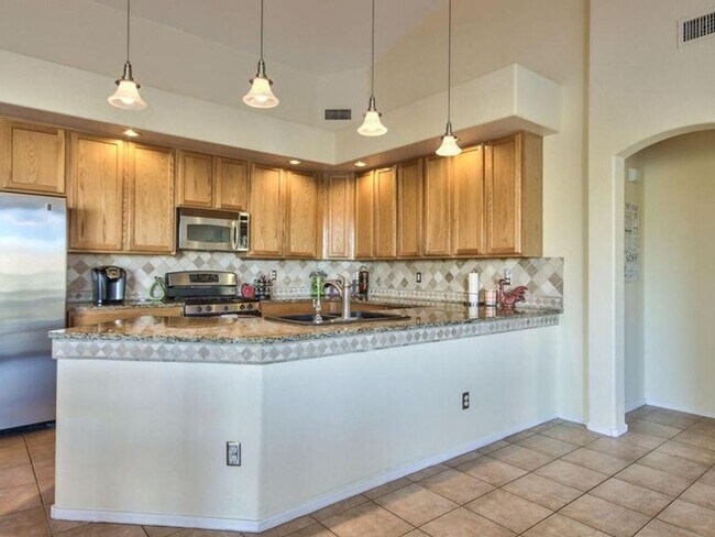 Building Photo - Beautiful Lakefront Home in Ocotillo Lakes...