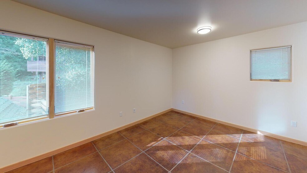 Building Photo - 6540 Valley View Rd