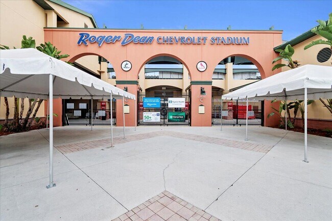 Building Photo - 1200 Town Center Dr