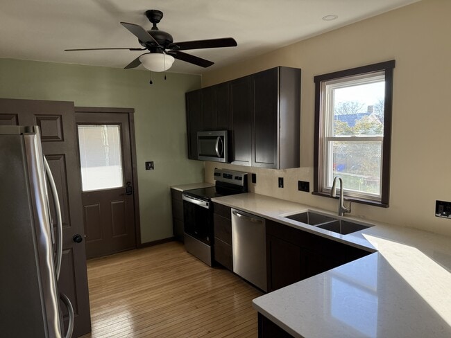 Building Photo - 3747 E Pulaski Ave