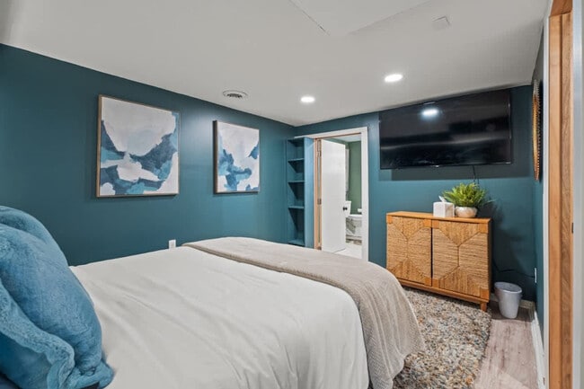 Building Photo - 2850 Hazel Ave