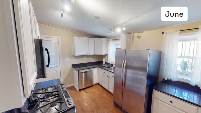 Building Photo - ROOM ONLY in 8-bed/3.5-bath Home
