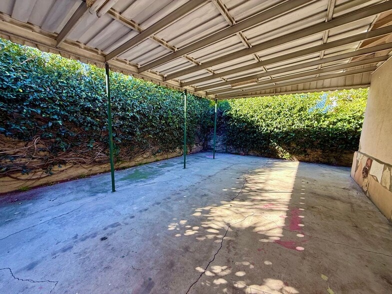 Building Photo - 1369 Norton Ave