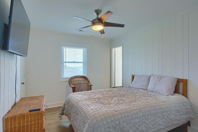 Building Photo - OCEANFRONT FURNISHED OFF-SEASON MONTHLY RE...