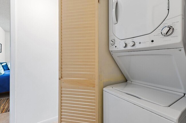 Building Photo - 353 S US Hwy 1