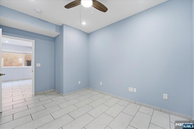 Building Photo - 85 Beckwith Pl