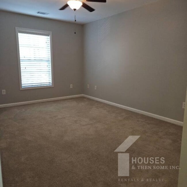 Building Photo - 203 Chardon Pl