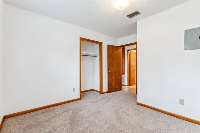 Building Photo - 504 Farnell Ln