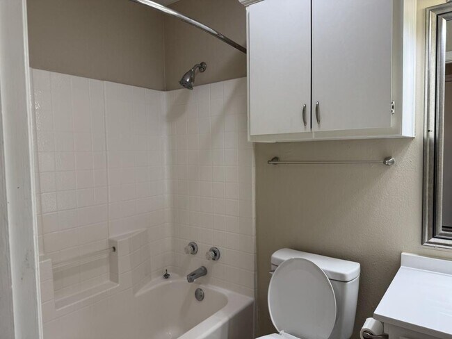 Building Photo - 2029 Laney Dr