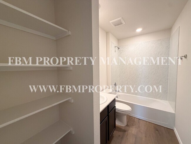 Building Photo - 369 Thoroughbred St