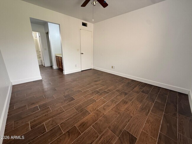 Building Photo - 10610 S 48th St