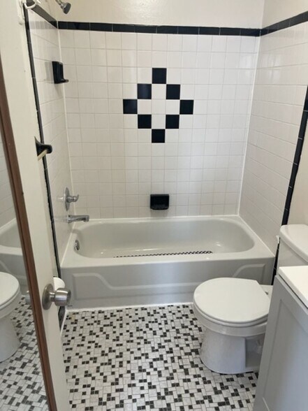 Building Photo - Grad Hospital 2 Bedroom