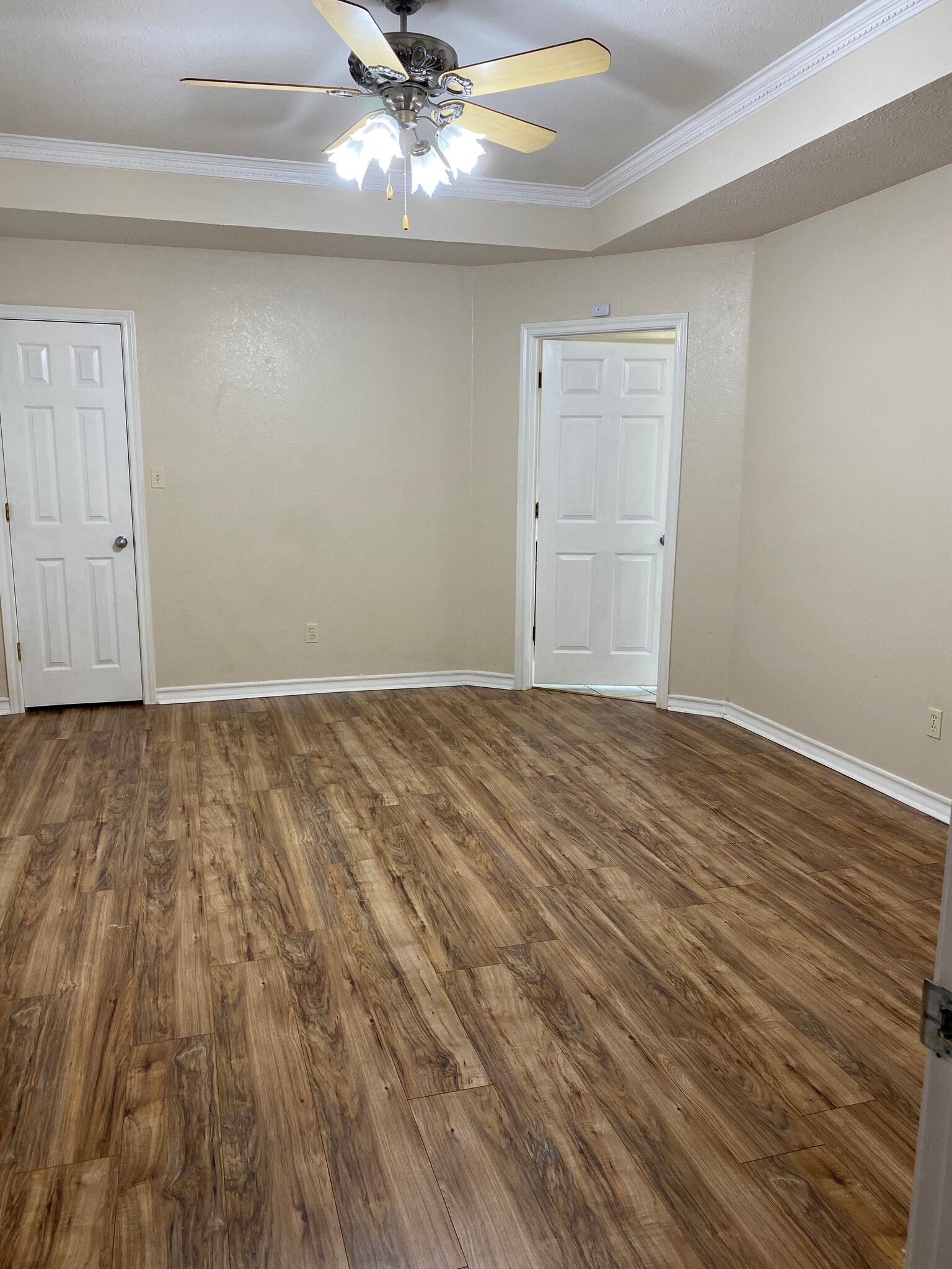 Building Photo - 6014 Castle Oaks