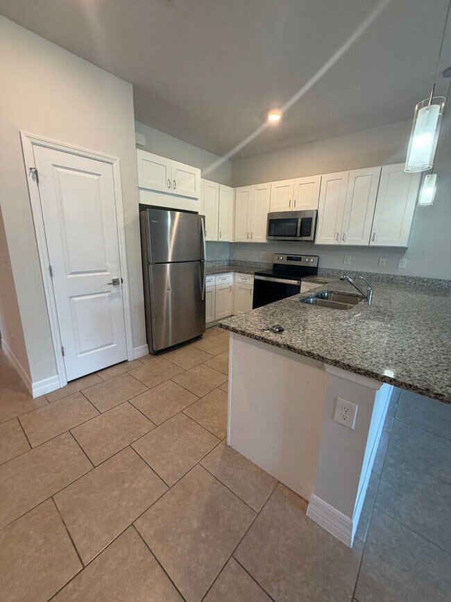 Building Photo - 1031 San Cristobal Ave