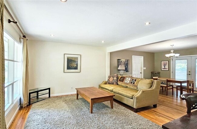 Building Photo - 194 Kenneth Dr