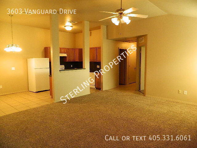Building Photo - 3603 Vanguard Dr