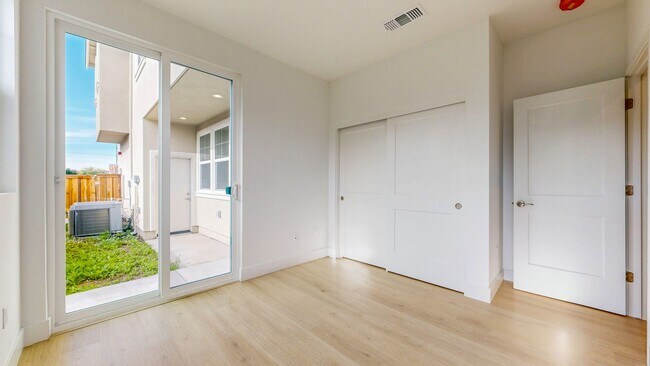 Building Photo - 2782 Sassy St