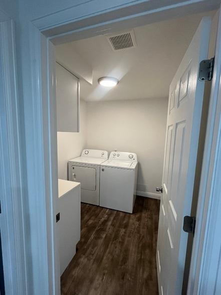 Building Photo - 102 Bayside Cir