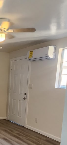 Building Photo - 3873 Superba St