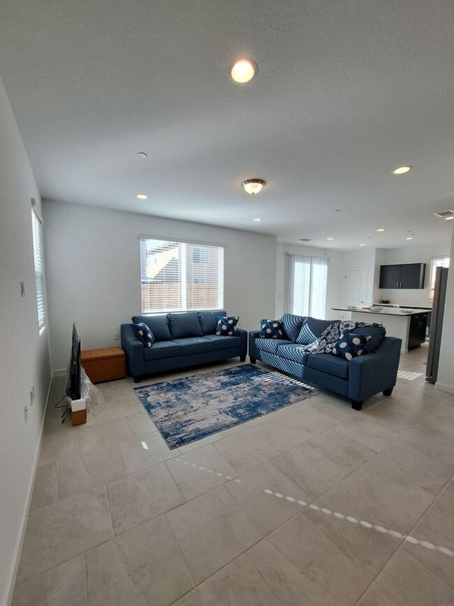 Building Photo - MOVE IN READY: Brand-New 2-Story Home with...