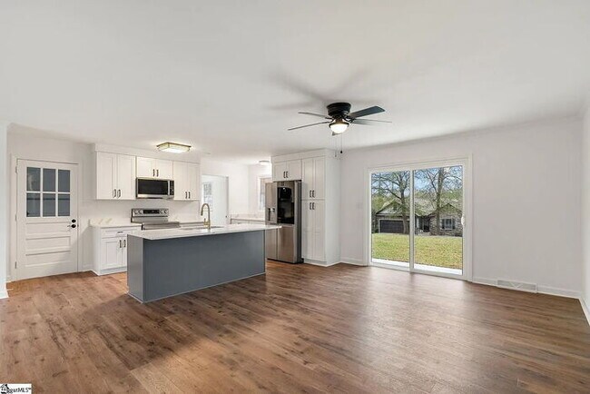 Building Photo - 300 Woodlake Rd