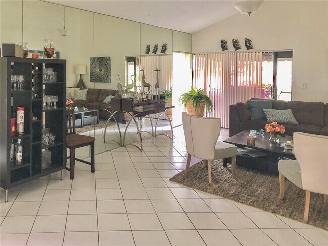 Building Photo - 5614 Hammock Ln